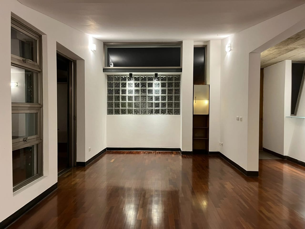 Apartamento de 1 dormitorio con 2 amplias terrazas en Zona 10 OAKLAND — Apartamento en Alquiler en Zona 10, Guatemala, Ciudad — foto 3 de 7