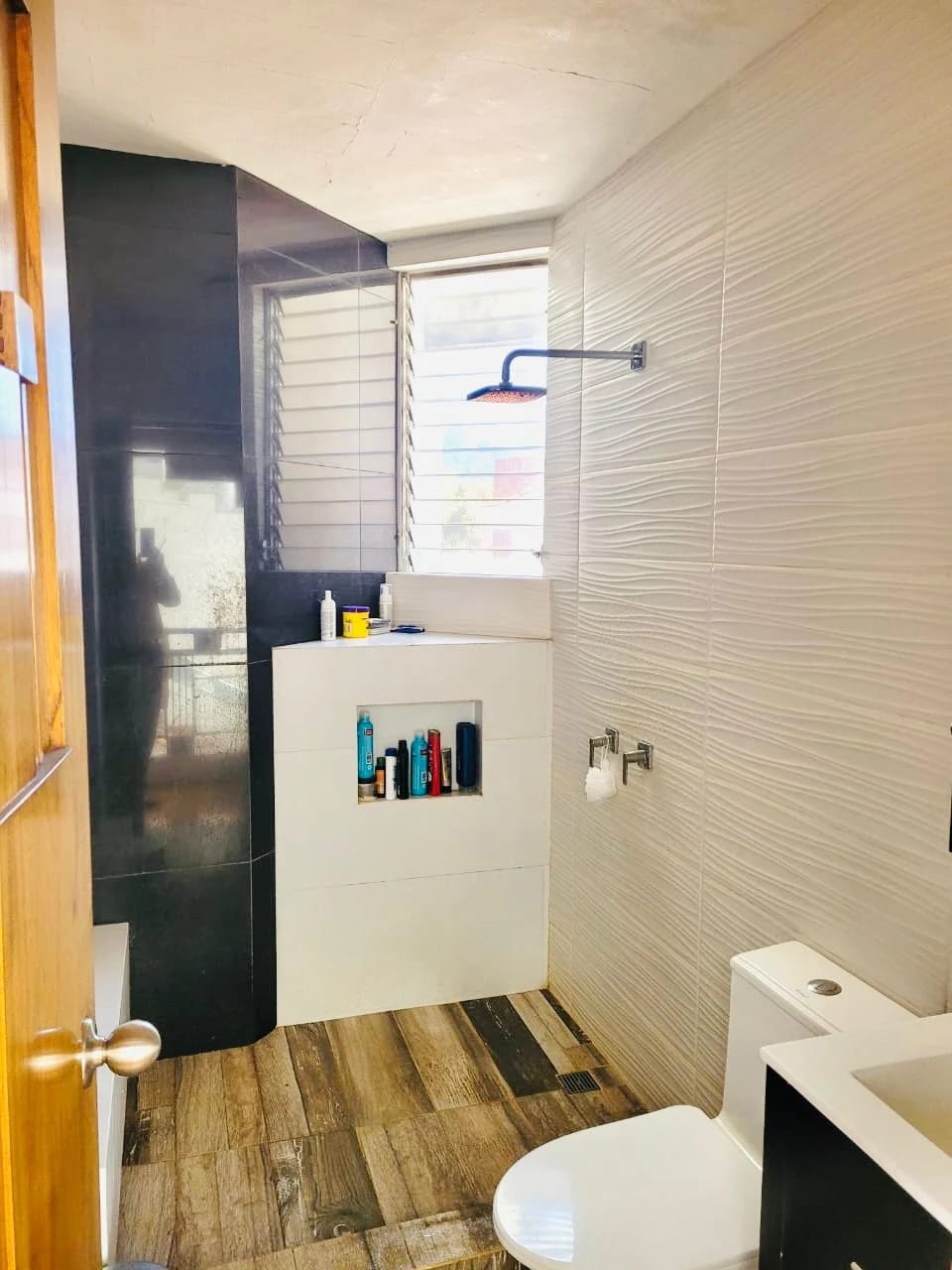 Amplia casa con jardín, bodega y cuarto de servicio en Km 19.5 a San José Pinula — Casa en Venta en San José Pinula, Guatemala, Ciudad — foto 10 de 16