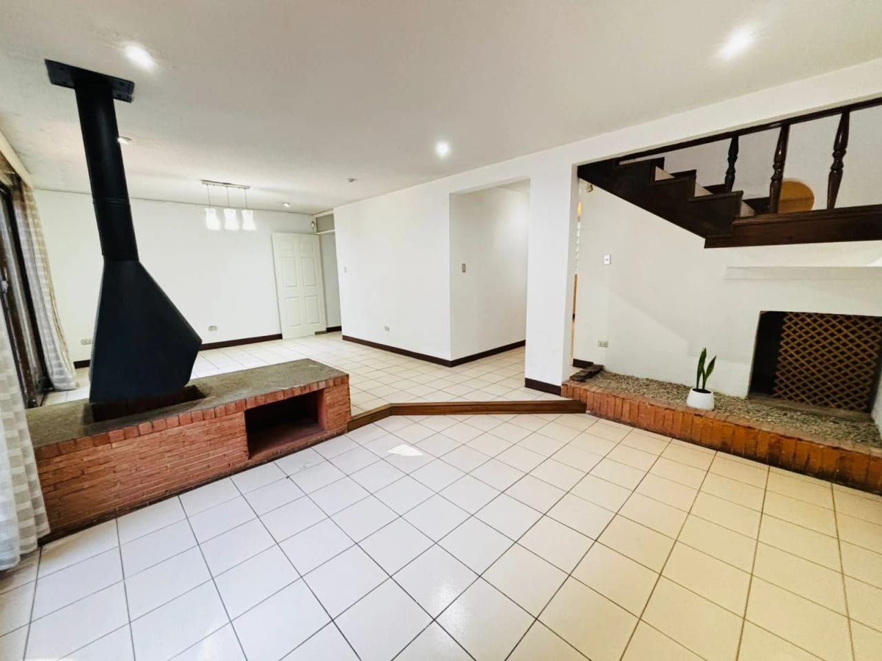 Casa con jardín, fuera de garita en Km 27 CAES — Casa en Venta en Carretera a El Salvador, Guatemala, Ciudad — foto 1 de 17