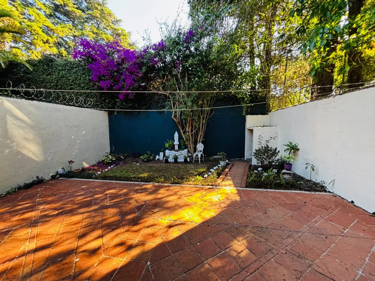 Casa con jardín, fuera de garita en Km 27 CAES — Casa en Venta en Carretera a El Salvador, Guatemala, Ciudad — foto 5 de 17