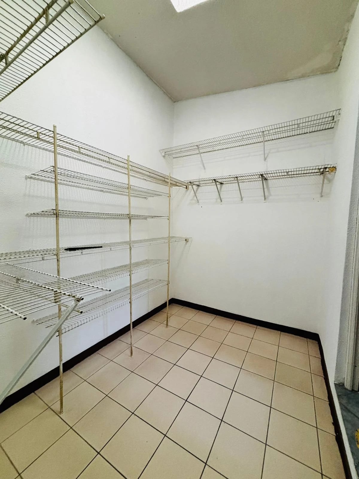 Casa con jardín en km 27 Carretera a El Salvador, fuera de garita — Casa en Venta en Carretera a El Salvador, Guatemala, Ciudad — foto 14 de 17