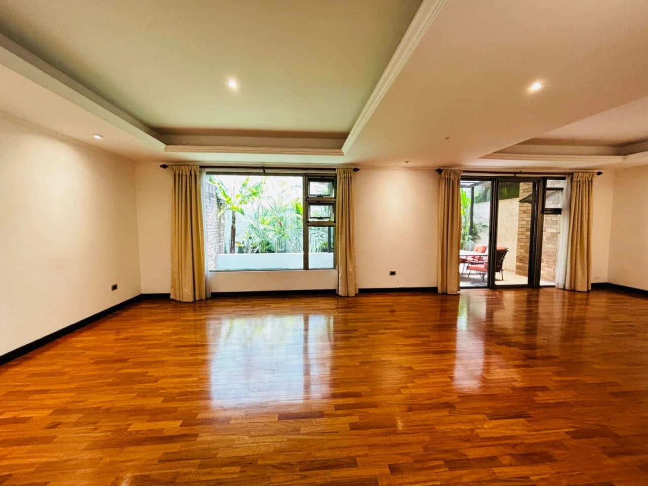 Espectacular casa de 3 dormitorios en venta en Zona 10 Oakland — Casa en Venta en Zona 10, Guatemala, Ciudad — foto 1 de 17