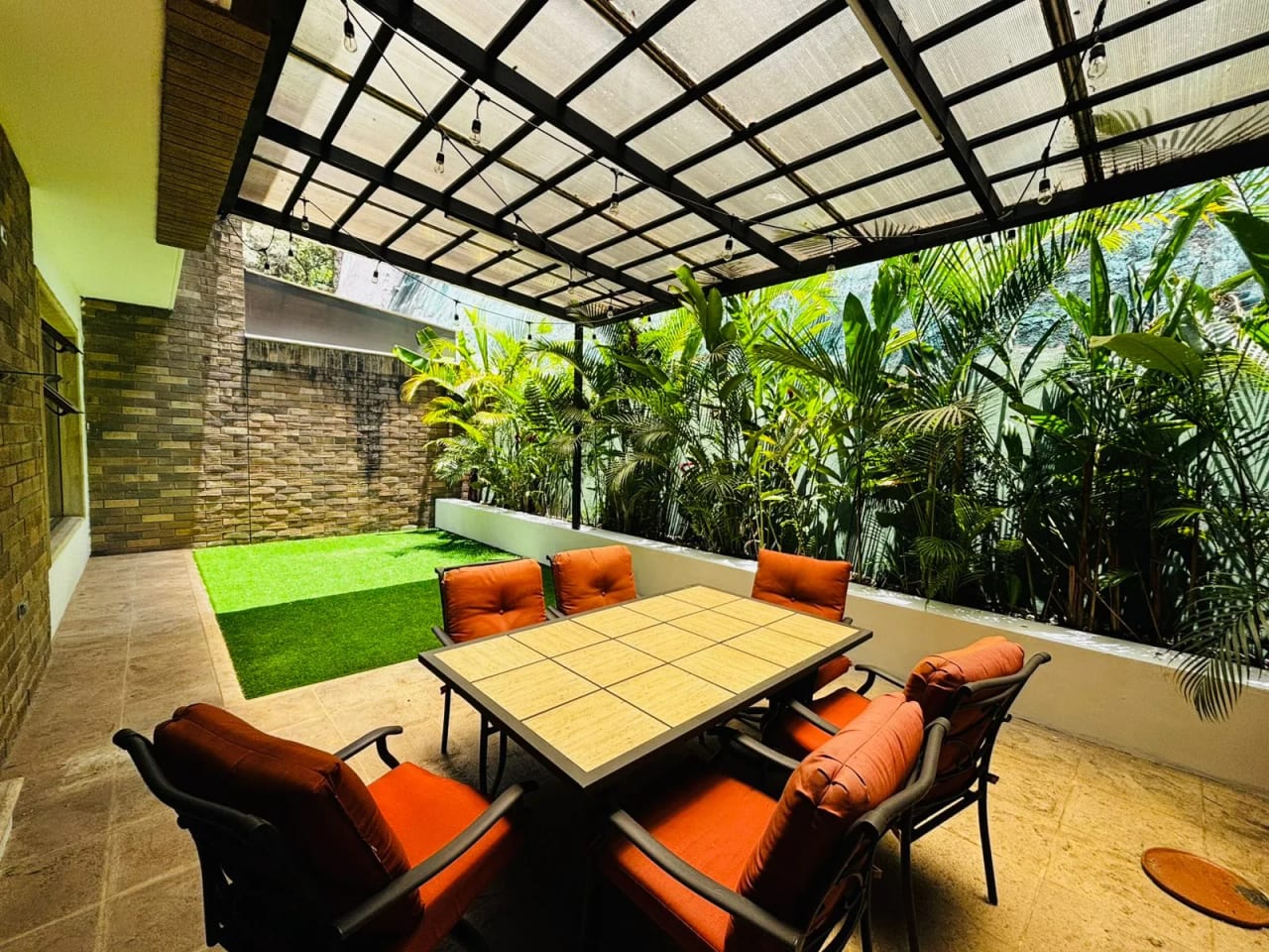 Espectacular casa de 3 dormitorios en venta en Zona 10 Oakland — Casa en Venta en Zona 10, Guatemala, Ciudad — foto 2 de 17