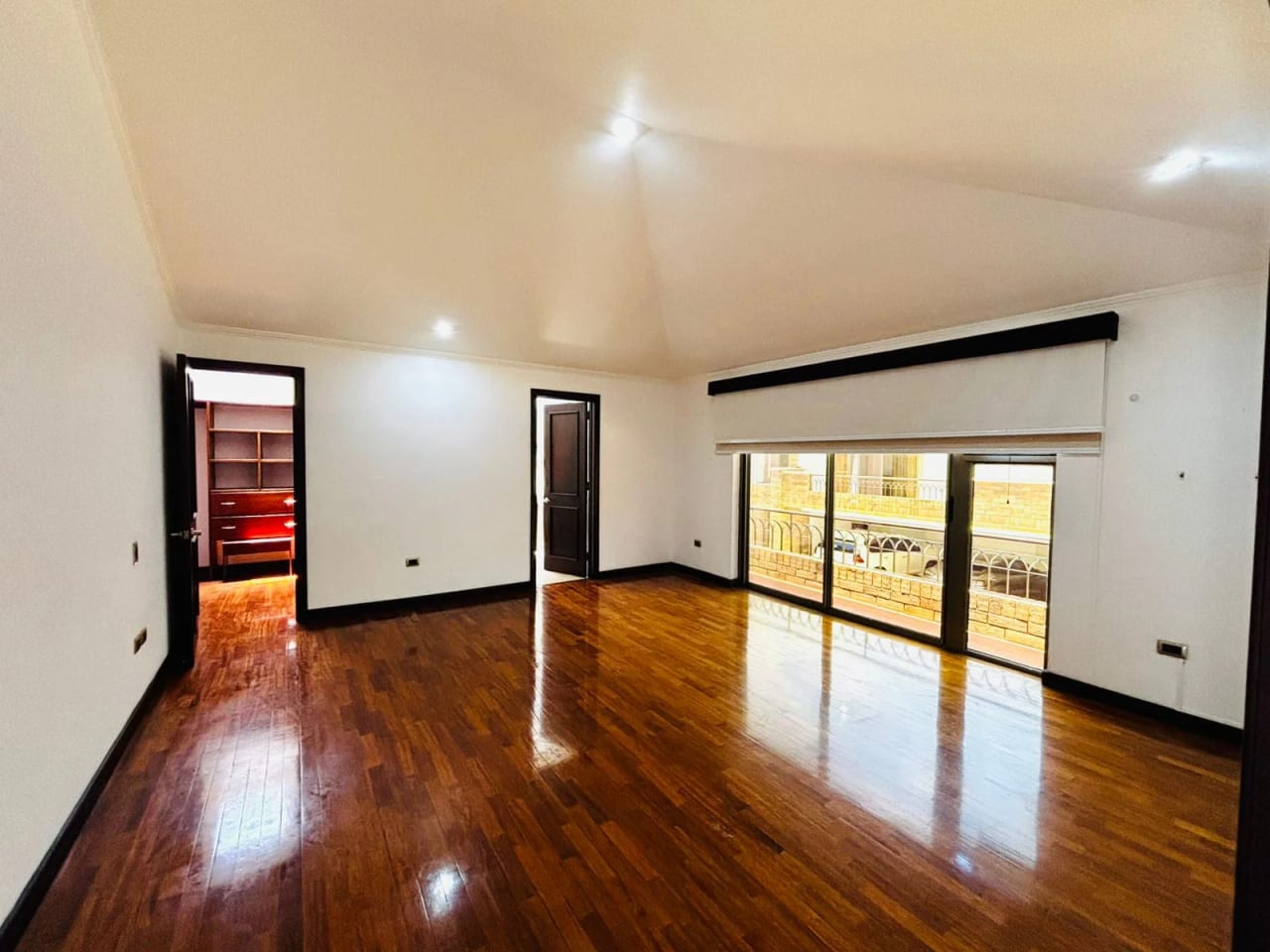 Espectacular casa de 3 dormitorios en venta en Zona 10 Oakland — Casa en Venta en Zona 10, Guatemala, Ciudad — foto 9 de 17