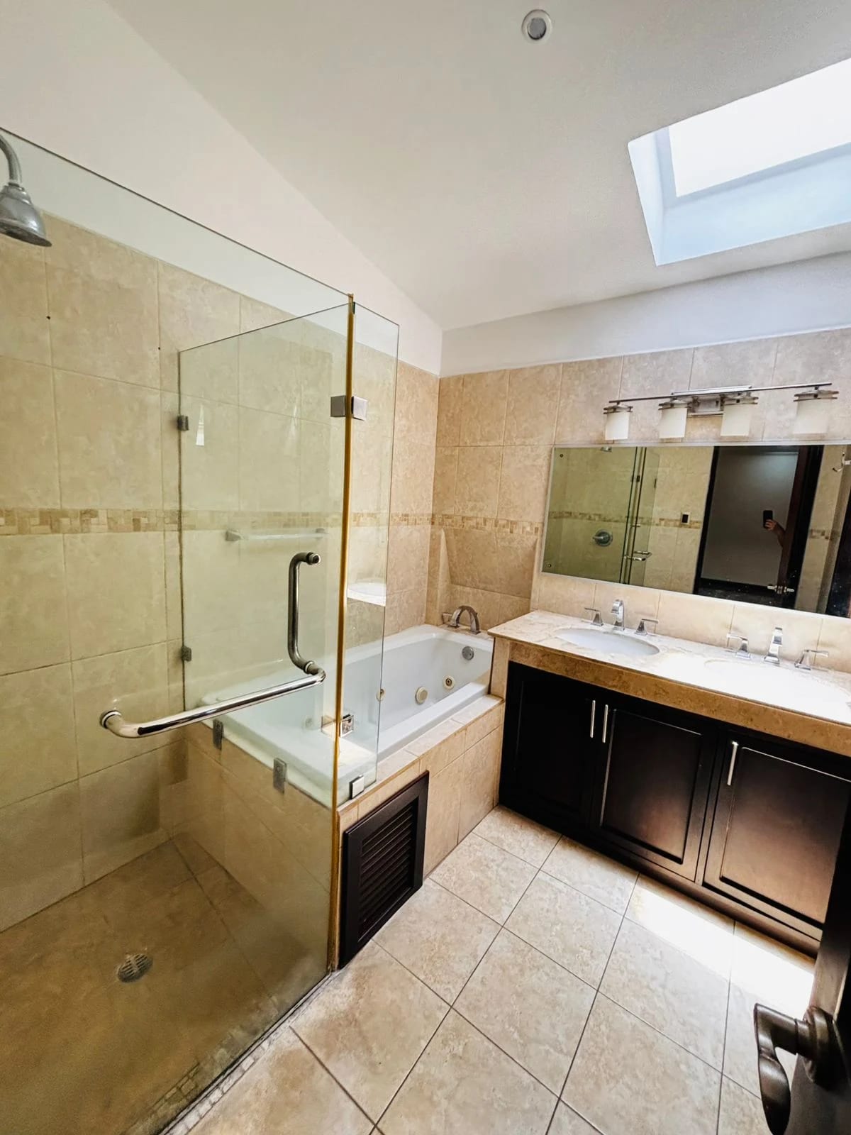 Espectacular casa de 3 dormitorios en venta en Zona 10 Oakland — Casa en Venta en Zona 10, Guatemala, Ciudad — foto 12 de 17