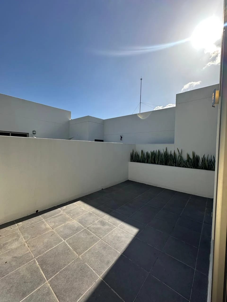 Apartamento de 3 dormitorios con balcón en zona 10 — Apartamento en Alquiler en Zona 10, Guatemala, Ciudad — foto 14 de 16
