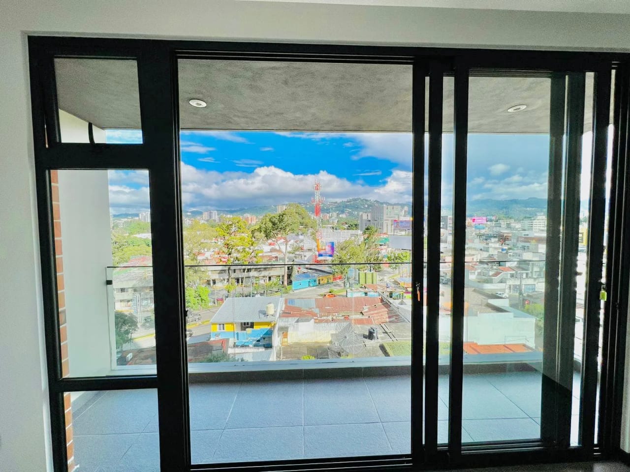 Ideal para inversión Airbnb, apartamento en venta en Zona 10 — Apartamento en Venta en Zona 10, Guatemala, Ciudad — foto 7 de 15