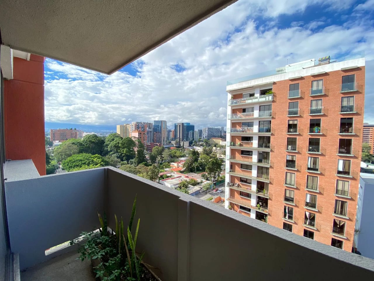 Apartamento Amueblado de 2 dormitorios en zona 10 — Apartamento en Alquiler en Zona 10, Guatemala, Ciudad — foto 1 de 14