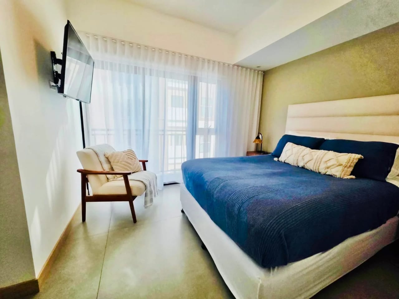 Hermoso apartamento amueblado de 2 dormitorios en zona 10 — Apartamento en Alquiler en Zona 10, Guatemala, Ciudad — foto 8 de 12