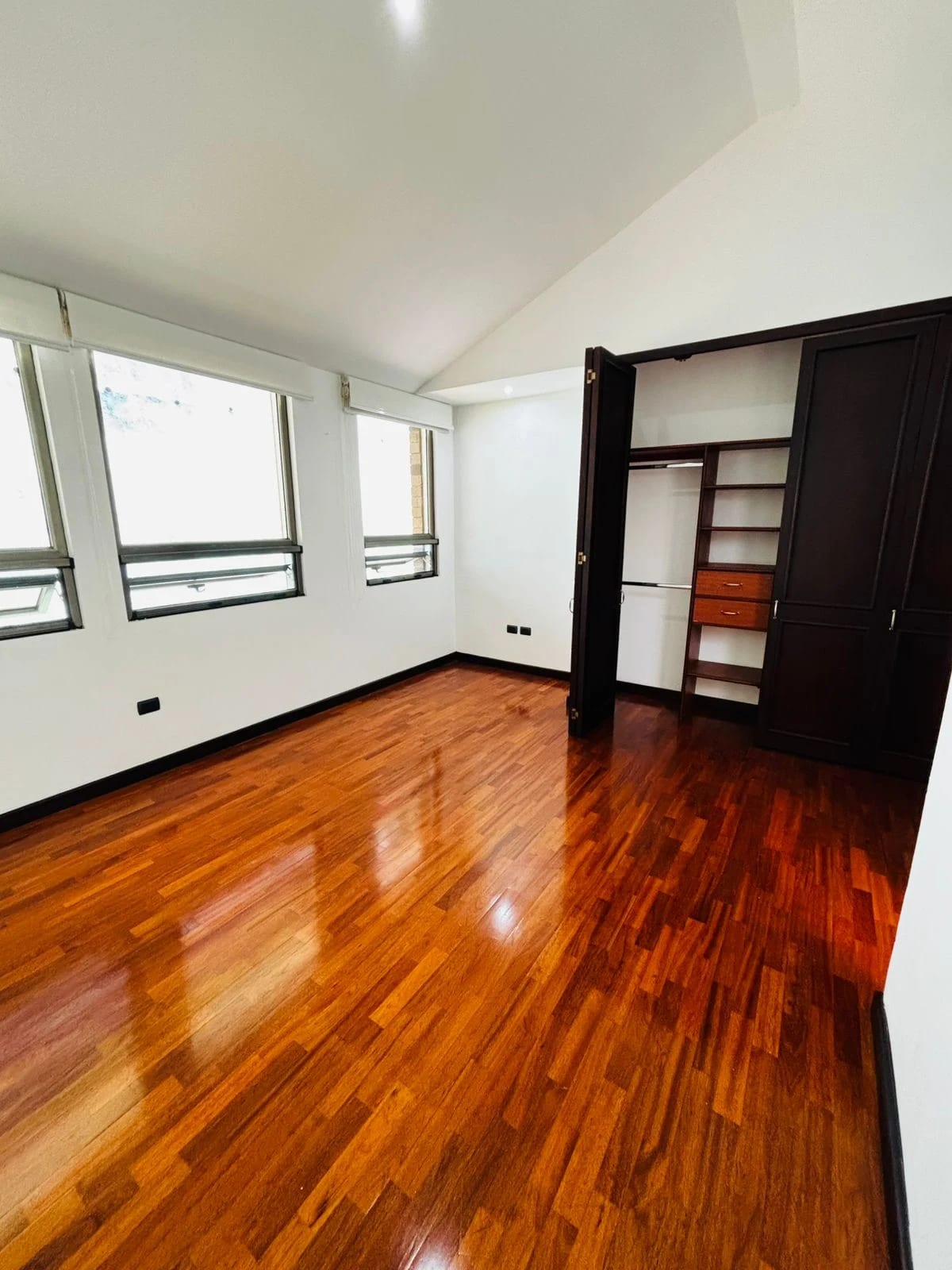 Espectacular casa de 370 mts. en uno de los sectores mas exclusivos Oakland Zona 10 — Casa en Venta en Zona 10, Guatemala, Ciudad — foto 15 de 17