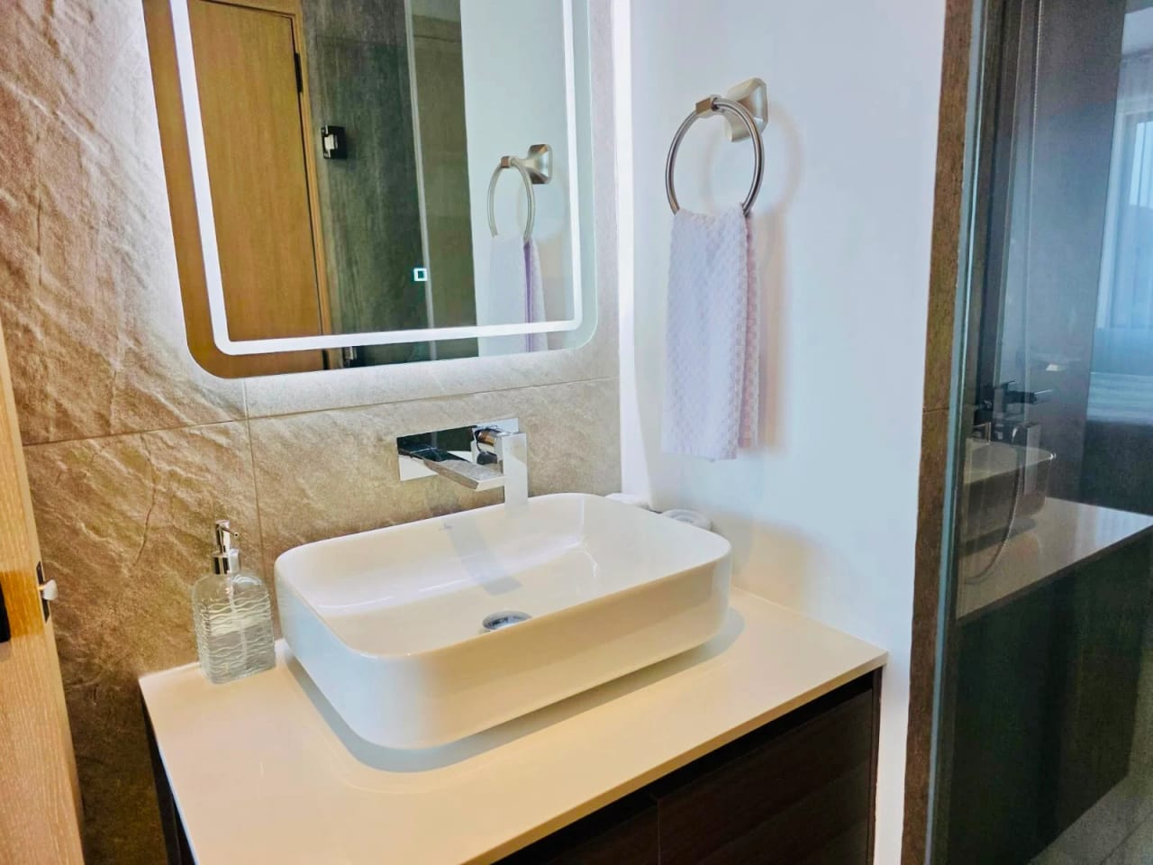 Hermoso Apartamento Amueblado de 2 habitaciones en zona 10 — Apartamento en Alquiler en Zona 10, Guatemala, Ciudad — foto 10 de 12
