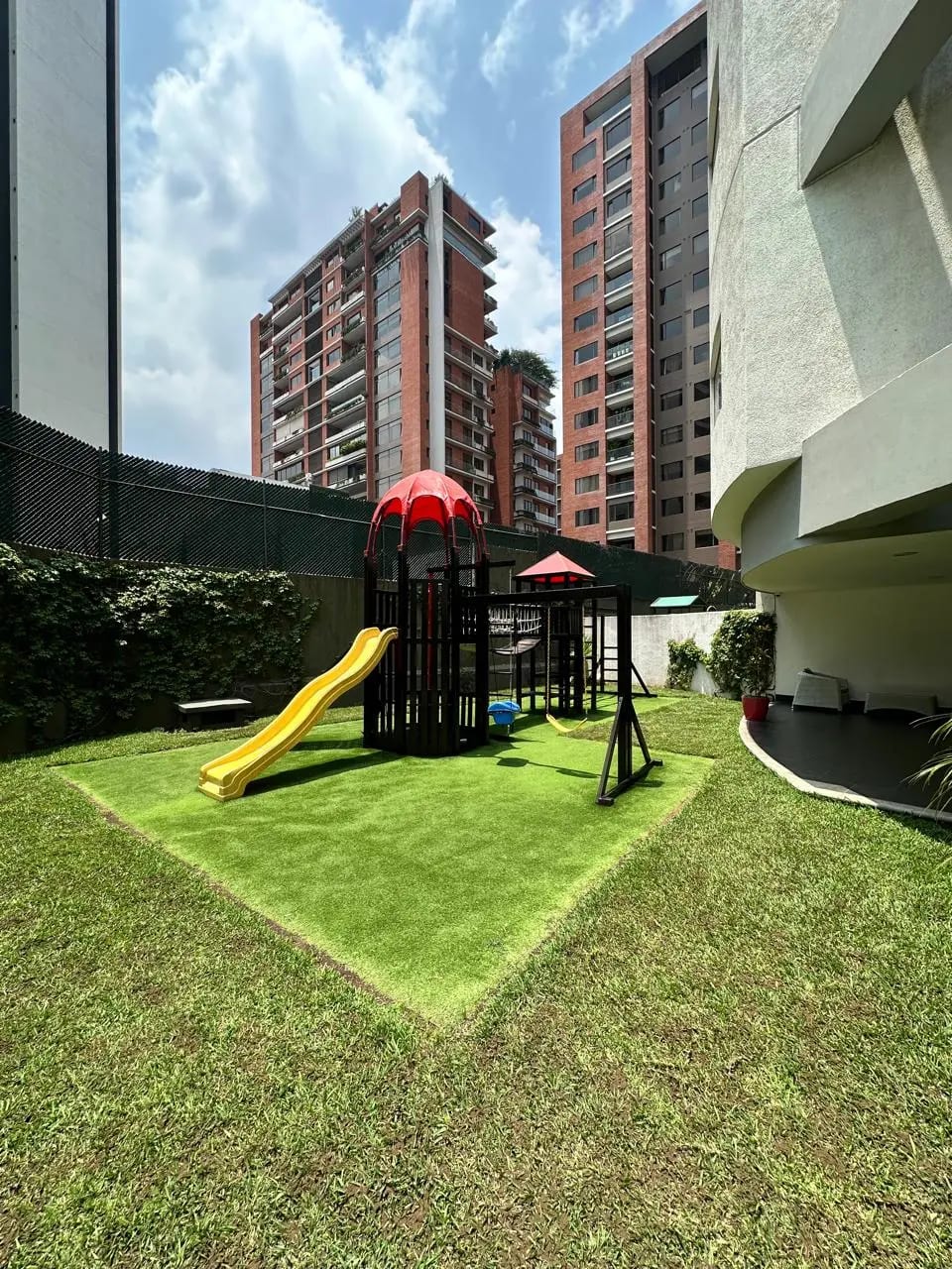 Apartamento de 3 dormitorios en Alquiler en Attica Zona 14 — Apartamento en Alquiler en Zona 14, Guatemala, Ciudad — foto 1 de 15