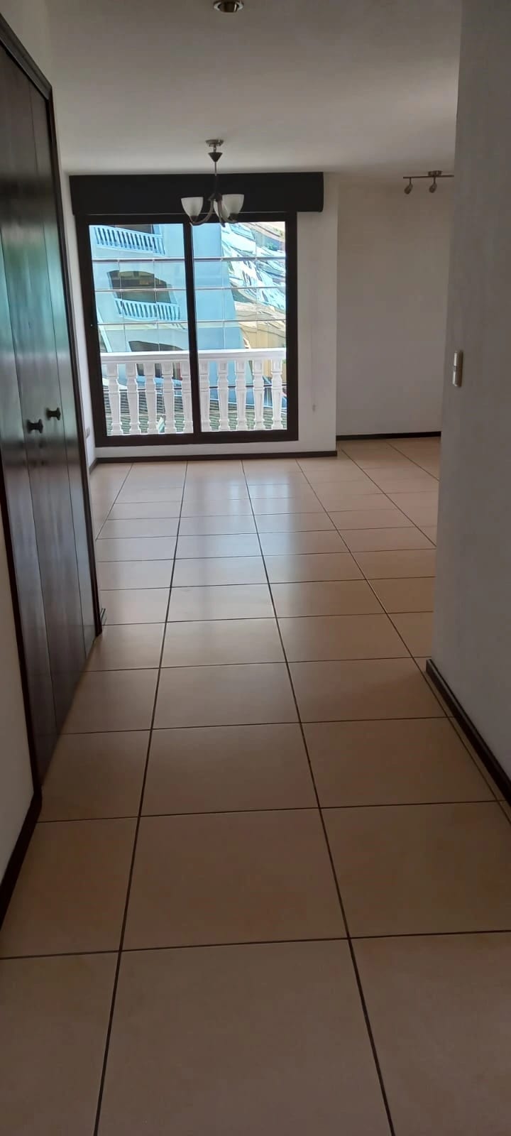 Lindo Apartamento de 1 dormitorio con 75 Mts. en zona 10 — Apartamento en Alquiler en Zona 10, Guatemala, Ciudad — foto 3 de 11