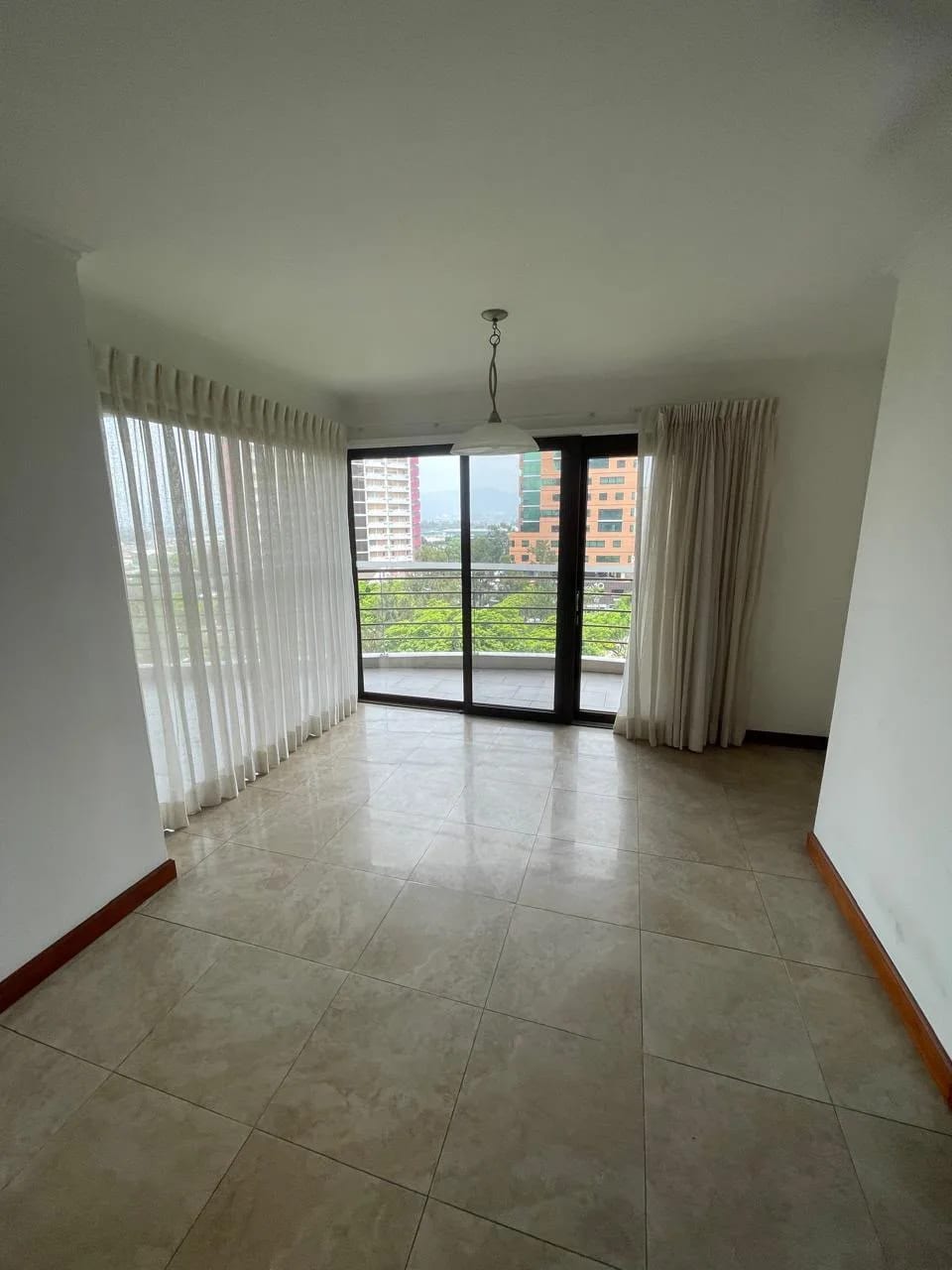 Apartamento de 2 dormitorios de 295 Mts. en zona 14 TADEUS — Apartamento en Alquiler en Zona 14, Guatemala, Ciudad — foto 11 de 16