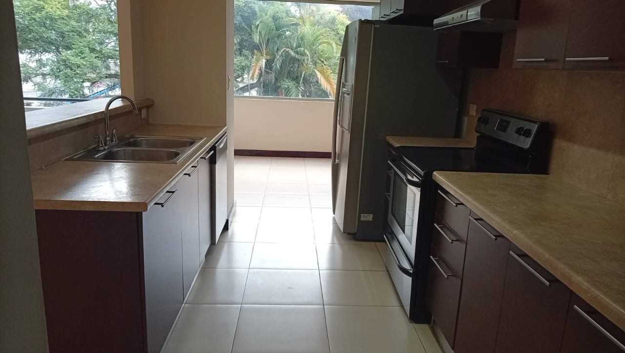 Apartamento de 2 dormitorios con 186 Mts. en alquiler en zona 14 — Apartamento en Alquiler en Zona 14, Guatemala, Ciudad — foto 5 de 9