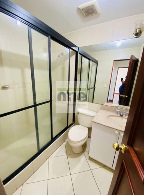 Apartamento de 2 dormitorios en alquiler en zona 10 — Apartamento en Alquiler en Zona 10, Guatemala, Ciudad — foto 10 de 13