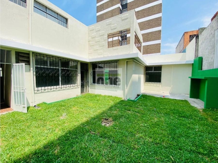 Alquiler de espaciosa casa para oficinas en zona 10, Oakland — Oficina en Alquiler en Zona 10, Guatemala, Ciudad — foto 2 de 10