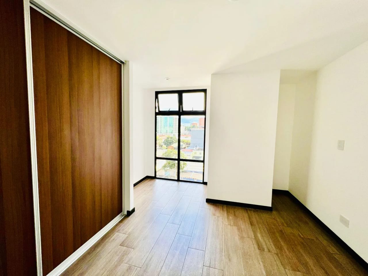 Lindo apartamento en venta en zona 10, ideal para inversión — Apartamento en Venta en Zona 10, Guatemala, Ciudad — foto 8 de 11