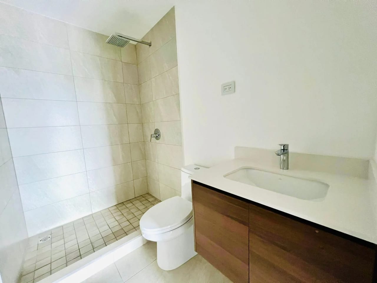 Apartamento de 2 habitaciones en zona 10, ideal para inversión — Apartamento en Venta en Zona 10, Guatemala, Ciudad — foto 2 de 11