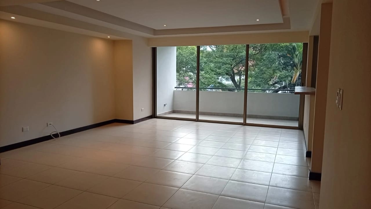 Lindo apartamento con balcón en alquiler en zona 14 — Apartamento en Alquiler en Zona 14, Guatemala, Ciudad — foto 1 de 9