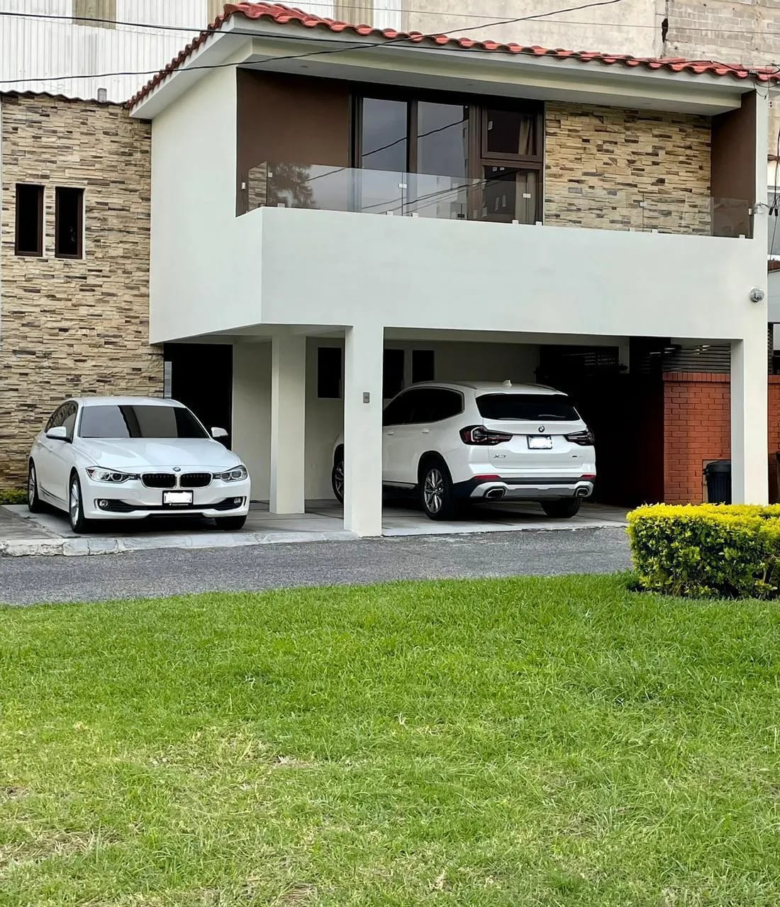 Casa en Zona 14 La Villa Sector Delfines – Totalmente Remodelada — Casa en Alquiler en Zona 14, Guatemala, Ciudad — foto 1 de 17