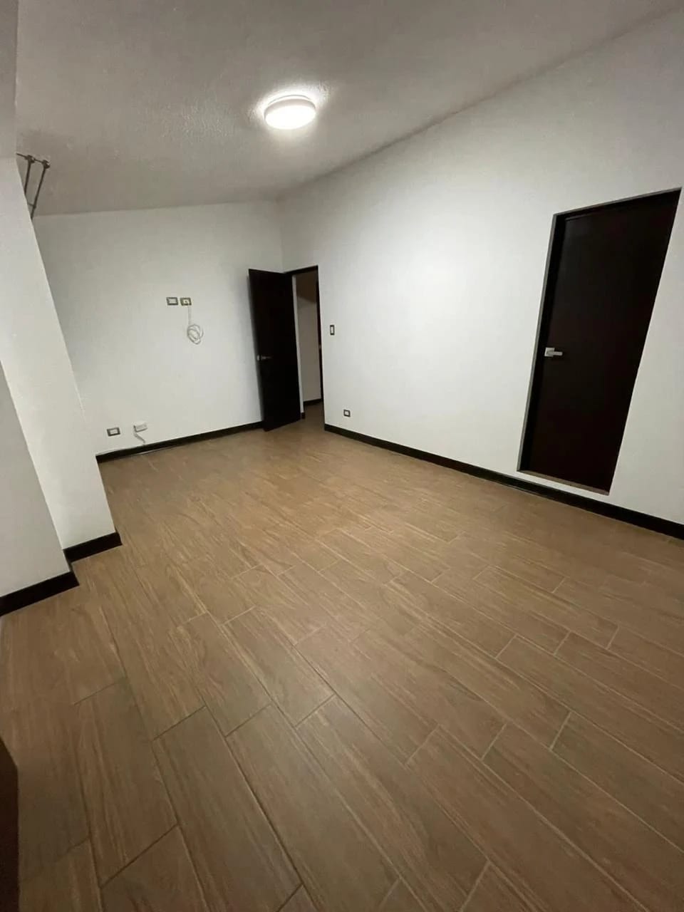 Casa en Zona 14 La Villa Sector Delfines – Totalmente Remodelada — Casa en Alquiler en Zona 14, Guatemala, Ciudad — foto 8 de 17