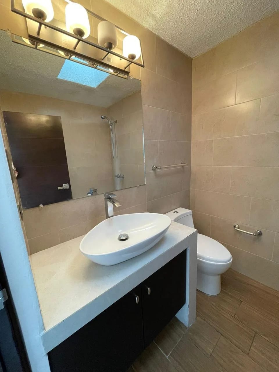 Casa en Zona 14 La Villa Sector Delfines – Totalmente Remodelada — Casa en Alquiler en Zona 14, Guatemala, Ciudad — foto 15 de 17