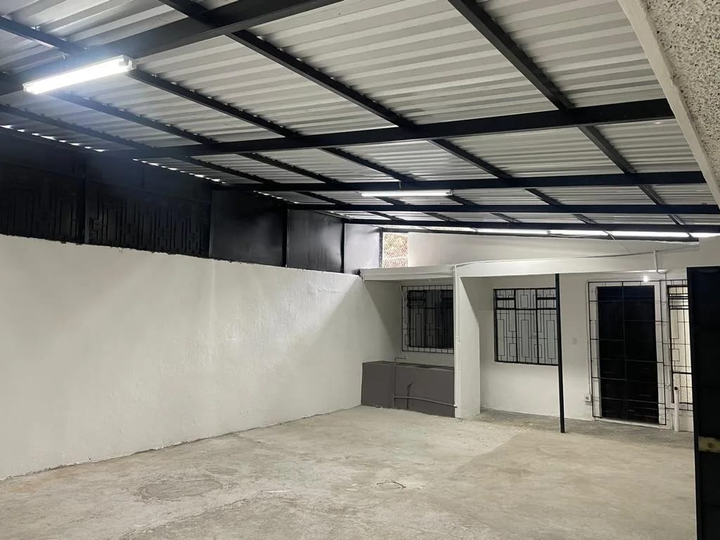 Ofibodega fuera de garita en alquiler en Zona 15 Colonia El Maestro — Bodega / Ofibodega en Alquiler en Zona 15, Guatemala, Ciudad — foto 13 de 15
