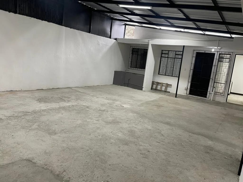 Ofibodega fuera de garita en alquiler en Zona 15 Colonia El Maestro — Bodega / Ofibodega en Alquiler en Zona 15, Guatemala, Ciudad — foto 14 de 15
