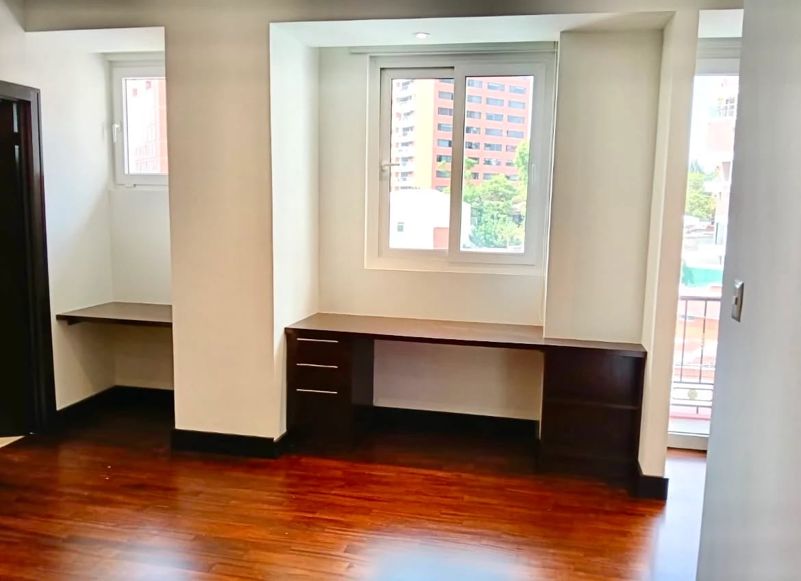 Lindo apartamento de 452 mts. con 4 habitaciones en zona 14 — Apartamento en Alquiler en Zona 14, Guatemala, Ciudad — foto 4 de 8