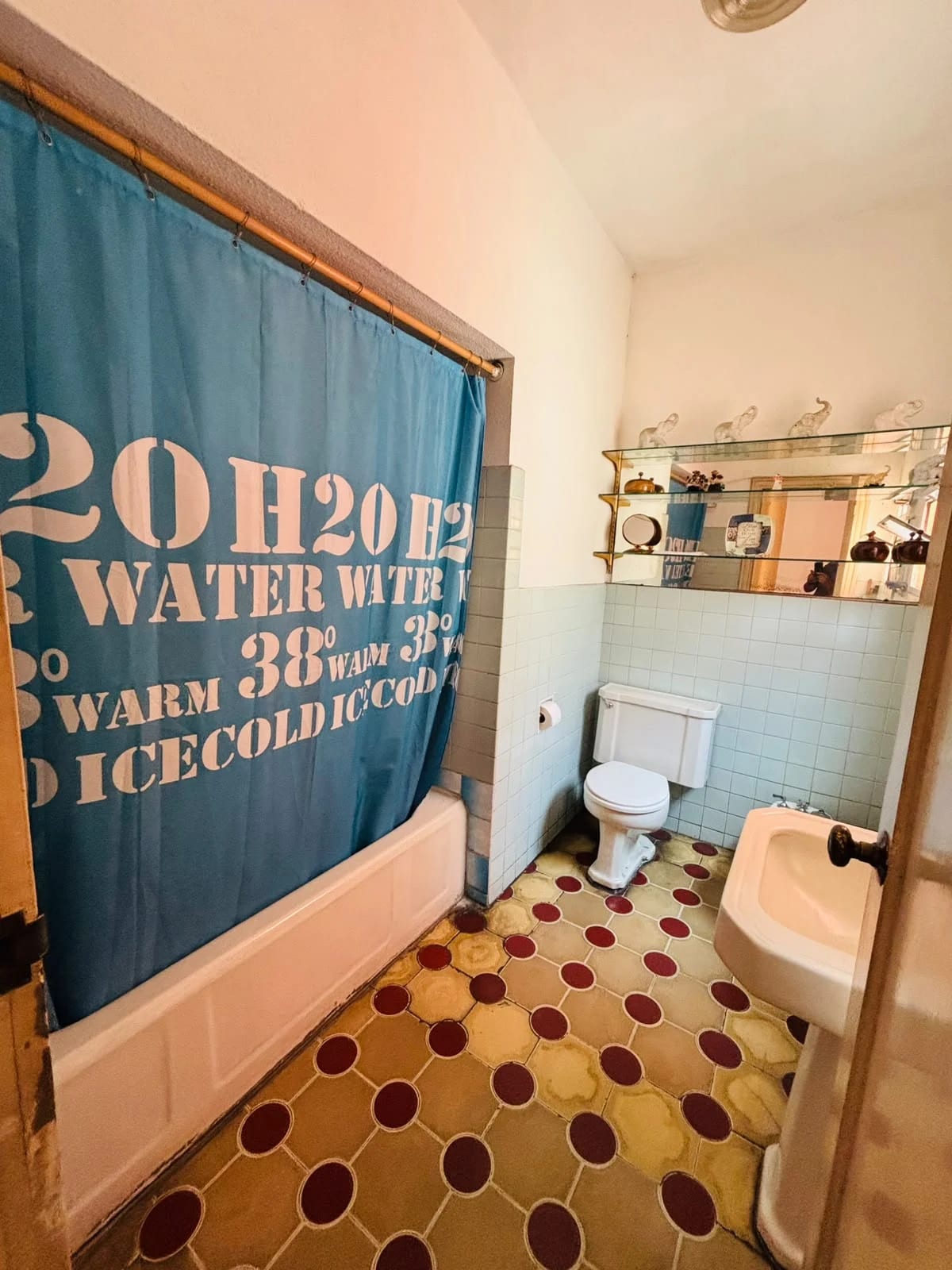 Amplia casa de 4 dormitorios en venta - ZONA 1 — Casa en Venta en Zona 1, Guatemala, Ciudad — foto 4 de 16