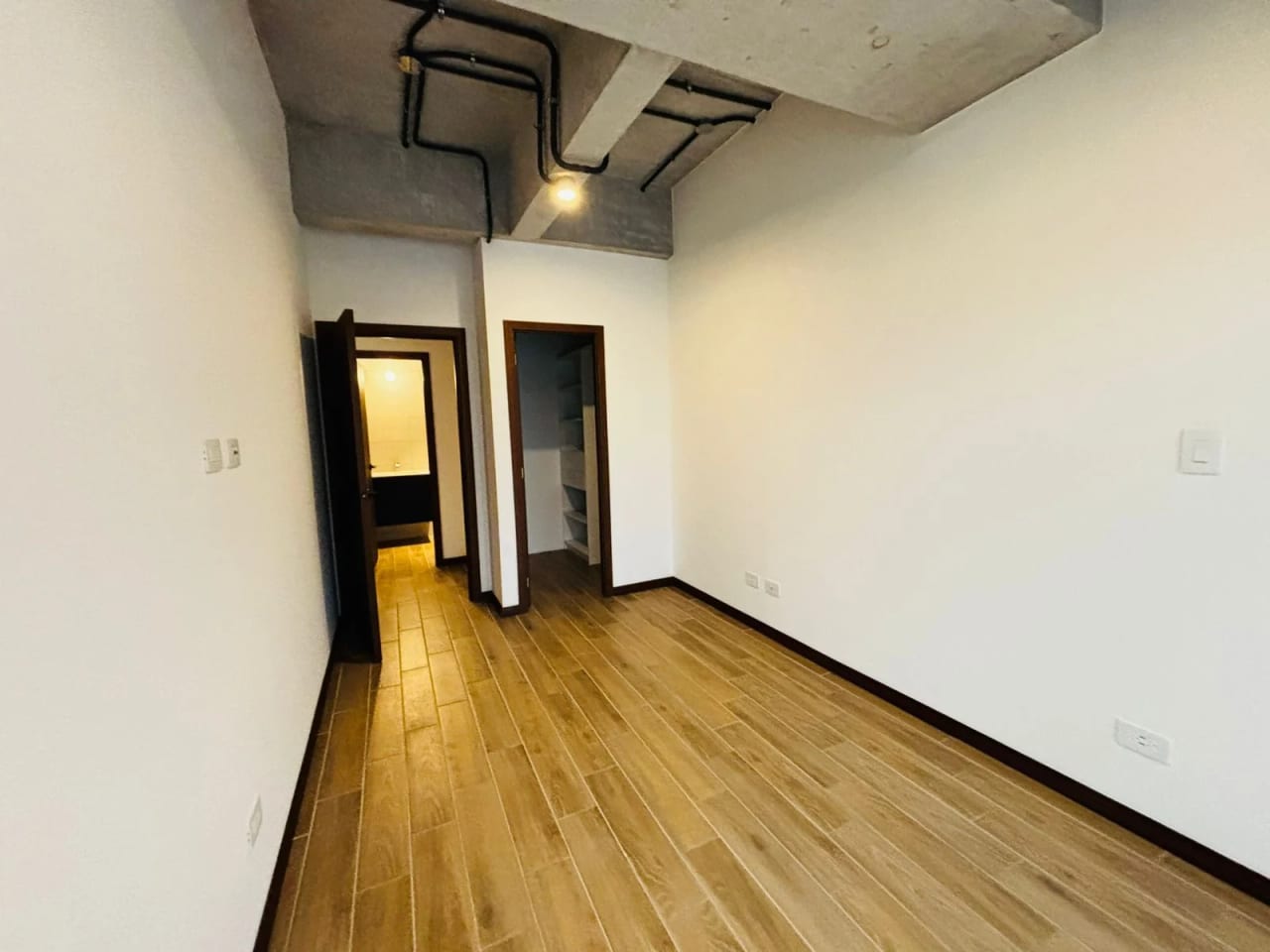 Apartamento en Alquiler en Zona 4 frente a 4 grados Norte — Apartamento en Alquiler en Zona 4, Guatemala, Ciudad — foto 1 de 14