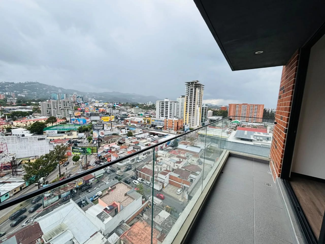 Apartamento excelente ubicación en zona 10 -IQ10 — Apartamento en Venta en Zona 10, Guatemala, Ciudad — foto 2 de 11