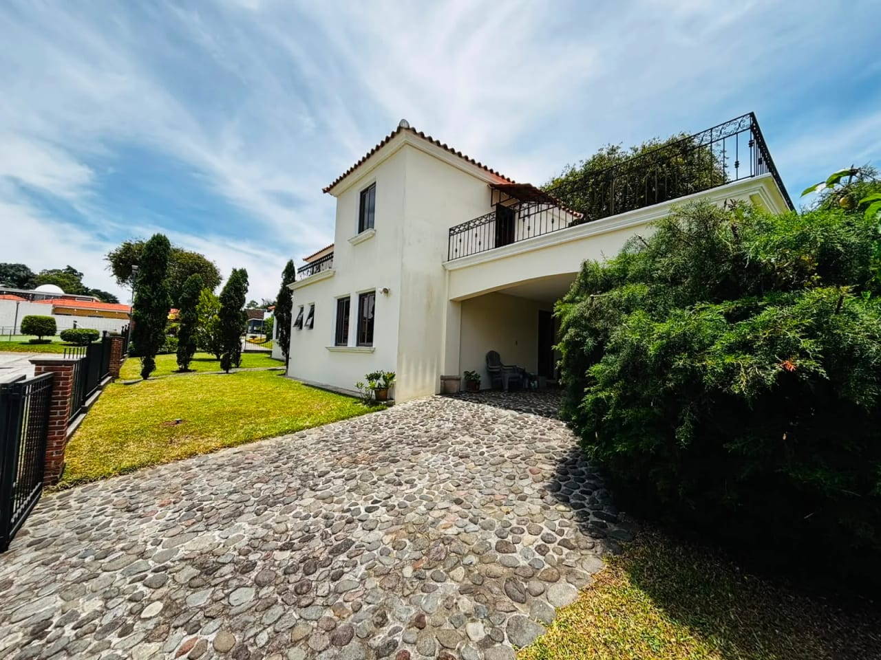 Casa de 4 dormitorios en venta en Condominio Real Del Campo CAES — Casa en Venta en Carretera a El Salvador, Guatemala, Ciudad — foto 2 de 17
