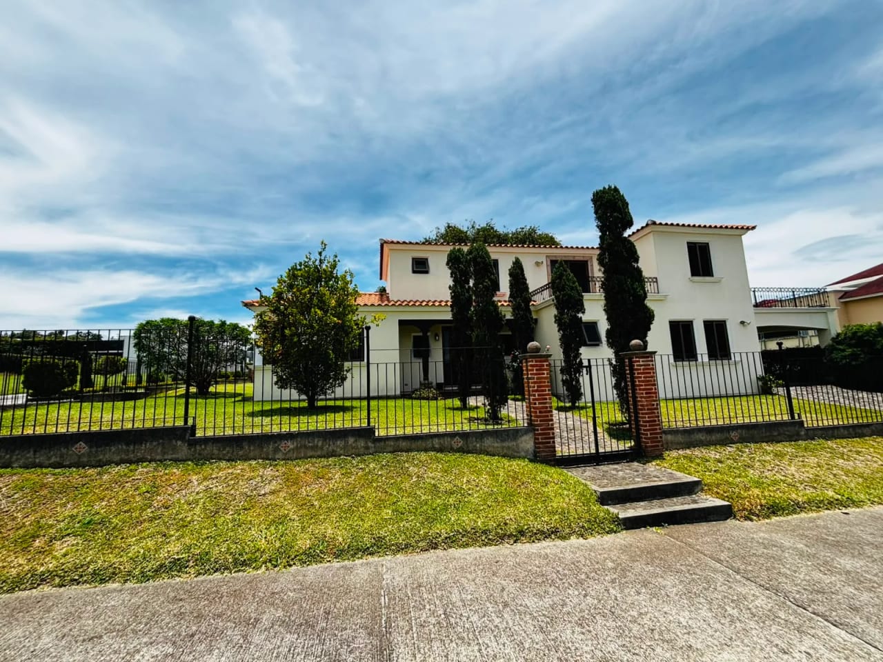 Casa de 4 dormitorios en venta en Condominio Real Del Campo CAES — Casa en Venta en Carretera a El Salvador, Guatemala, Ciudad — foto 4 de 17
