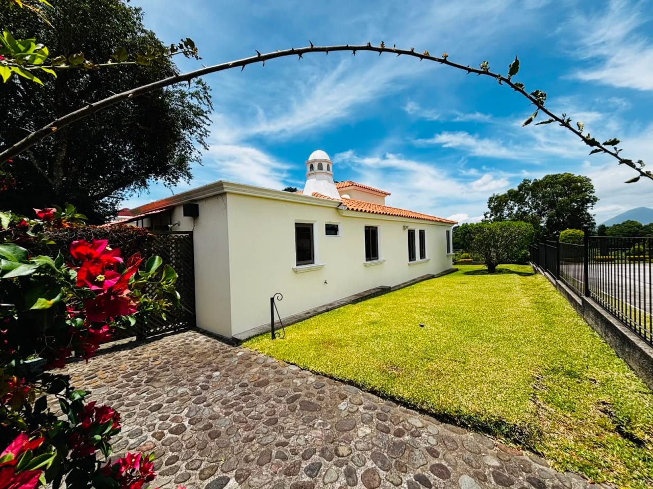 Casa de 4 dormitorios en venta en Condominio Real Del Campo CAES — Casa en Venta en Carretera a El Salvador, Guatemala, Ciudad — foto 14 de 17