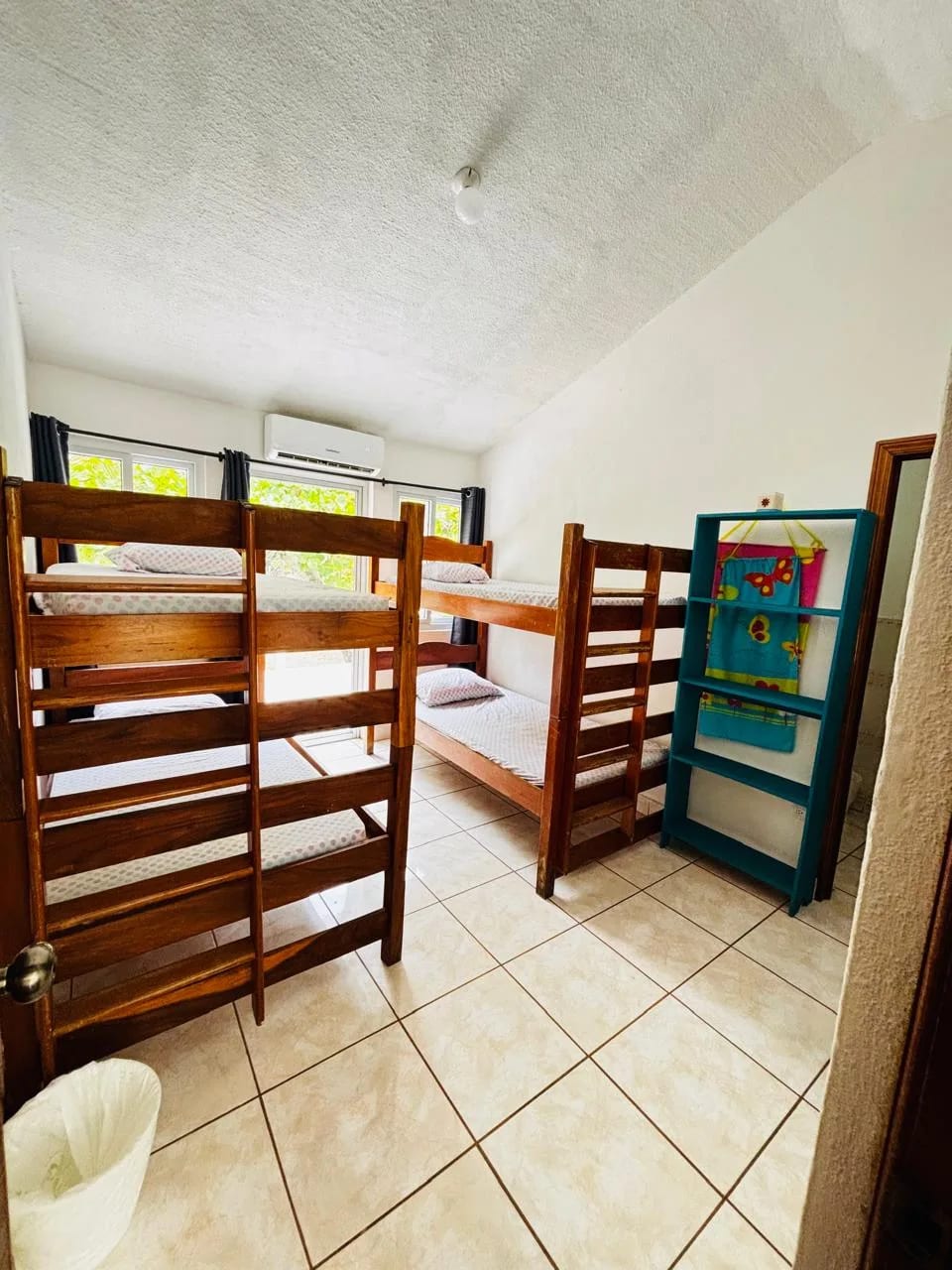 Dormitorios secundarios — Las lisas casa de Playa con piscina y jardines — Casa vacacional en Venta en Las Lisas, Santa Rosa — foto 13 de 17