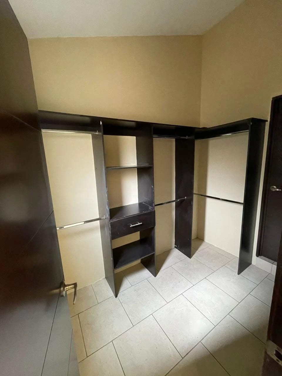 CASA EN VENTA CONDOMINIO CUMBRES DE LA ARBOLEDA KN. 21.5 CARRETERA A EL SALVADOR — Casa en Venta en Fraijanes, Carretera a El Salvador, Guatemala, Ciudad — foto 10 de 17