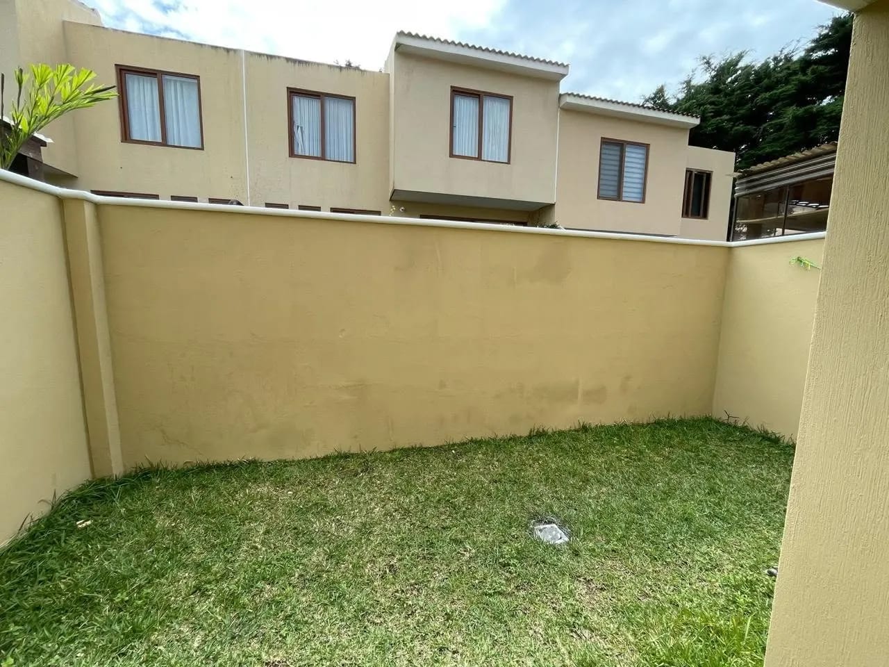 CASA EN VENTA CONDOMINIO CUMBRES DE LA ARBOLEDA KN. 21.5 CARRETERA A EL SALVADOR — Casa en Venta en Fraijanes, Carretera a El Salvador, Guatemala, Ciudad — foto 14 de 17