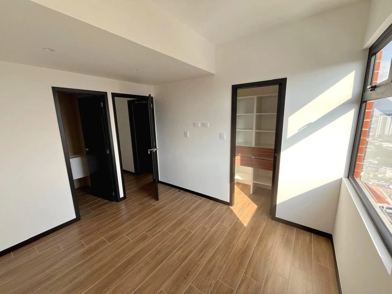 APARTAMENTO EN ALQUILER - NIVEL ALTO - EDIFICIO MARABI MARISCAL ZONA 11 — Apartamento en Alquiler en Zona 11, Guatemala, Ciudad — foto 4 de 17