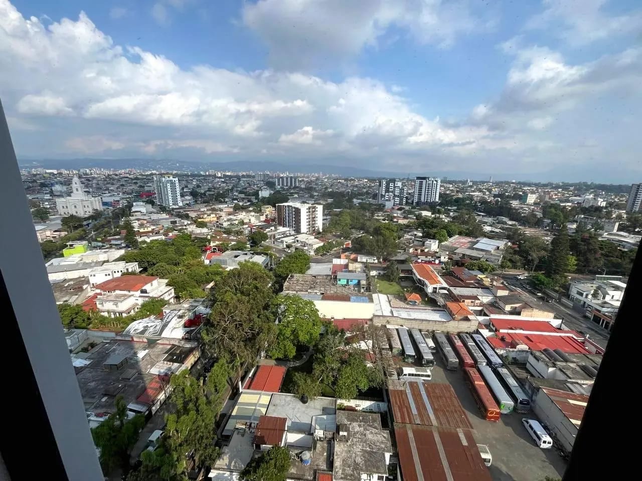 APARTAMENTO EN ALQUILER - NIVEL ALTO - EDIFICIO MARABI MARISCAL ZONA 11 — Apartamento en Alquiler en Zona 11, Guatemala, Ciudad — foto 7 de 17