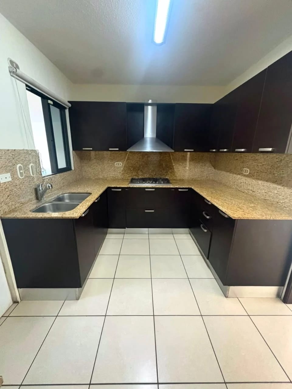 CASA EN ALQUILER CONDOMINIO ALAMEDAS DE SAN ISIDRO ZONA 16 — Casa en Alquiler en Zona 16, Guatemala, Ciudad — foto 7 de 11