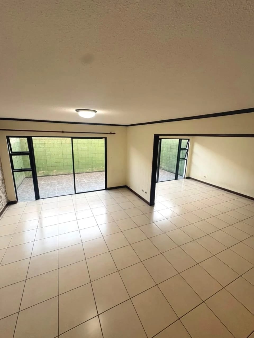 CASA EN ALQUILER CONDOMINIO ALAMEDAS DE SAN ISIDRO ZONA 16 — Casa en Alquiler en Zona 16, Guatemala, Ciudad — foto 9 de 11