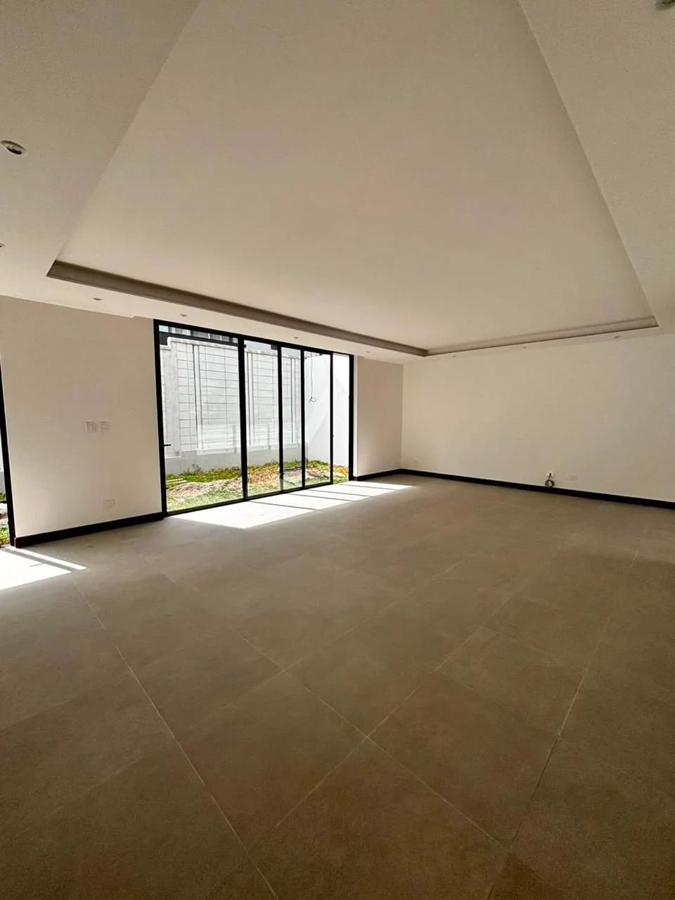 Casa en Alquiler o Venta en Exclusivo Conominio Molié Zona 10 — Casa en Venta en Zona 10, Guatemala, Ciudad — foto 3 de 17