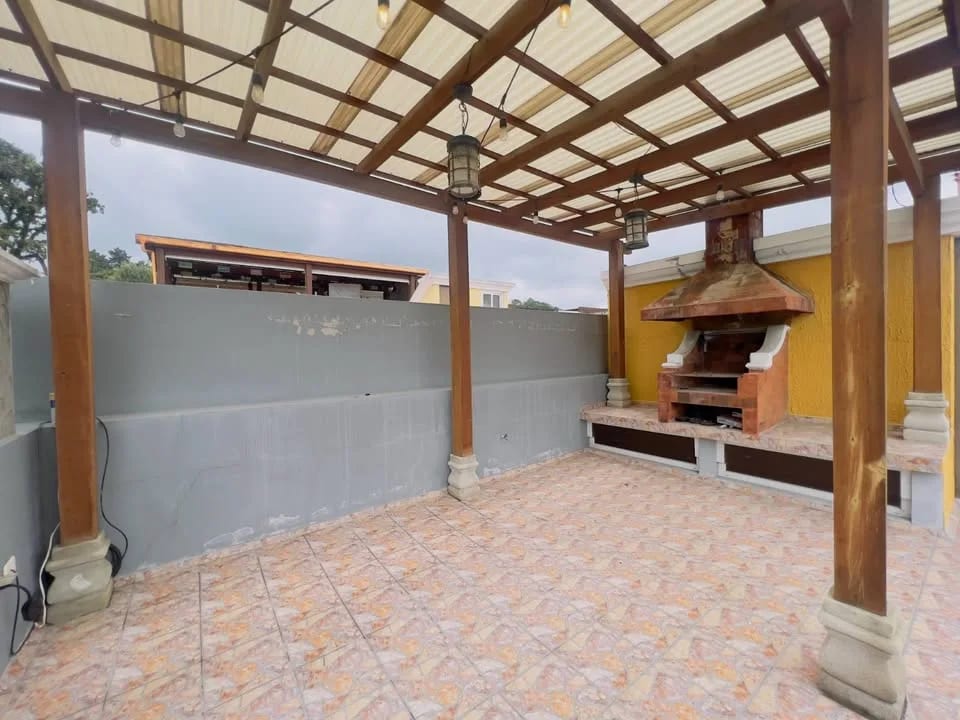 Casa en Venta Valle Dorado Bulevar Sur San Cristóbal Zona 8 — Casa en Venta en Zona 8 Mixco, Guatemala, Ciudad — foto 3 de 9