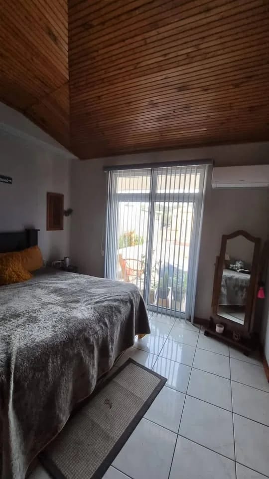 Casa en Venta Valle Dorado Bulevar Sur San Cristóbal Zona 8 — Casa en Venta en Zona 8 Mixco, Guatemala, Ciudad — foto 5 de 9