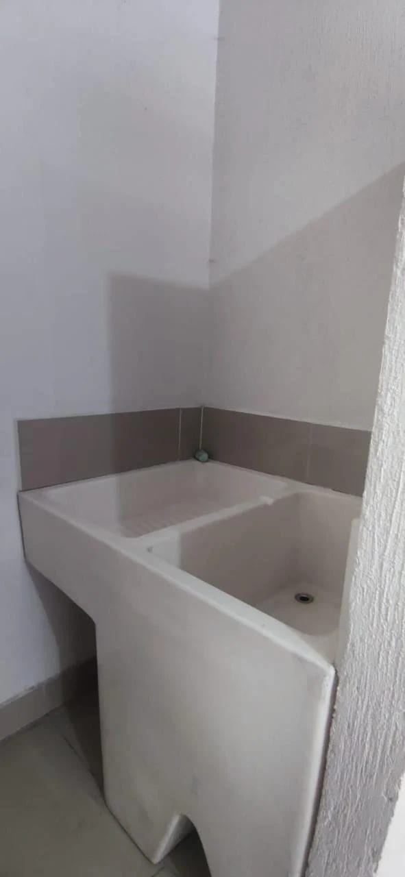 Casa en Venta Fuera de Garita Valle Dorado San Cristóbal Zona 8 Mixco — Casa en Venta en Zona 8 Mixco, Guatemala, Ciudad — foto 3 de 16