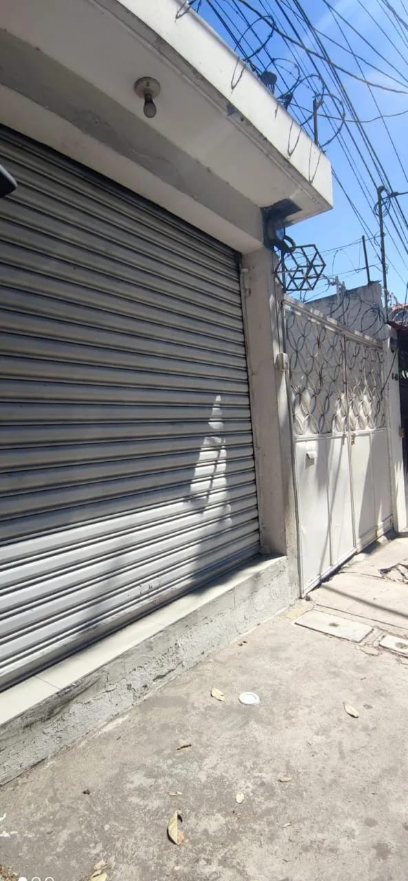 Casa en Venta Fuera de Garita Valle Dorado San Cristóbal Zona 8 Mixco — Casa en Venta en Zona 8 Mixco, Guatemala, Ciudad — foto 2 de 16