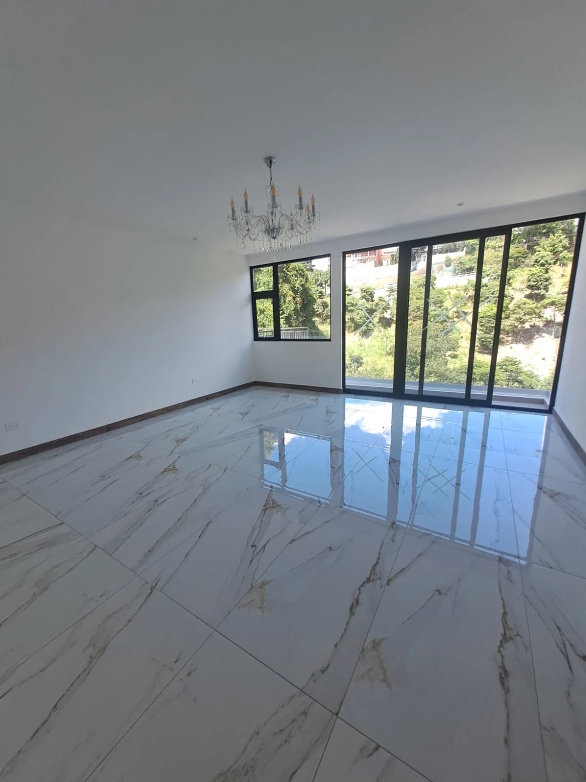 Casa de Lujo en Venta | Colonia Oakland Zona 10 — Casa en Venta en Zona 10, Guatemala, Ciudad — foto 1 de 16