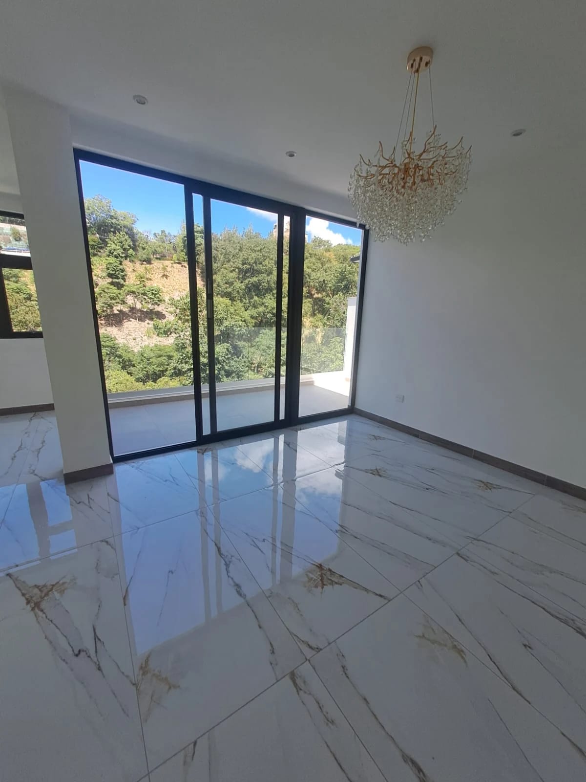 Casa de Lujo en Venta | Colonia Oakland Zona 10 — Casa en Venta en Zona 10, Guatemala, Ciudad — foto 11 de 16